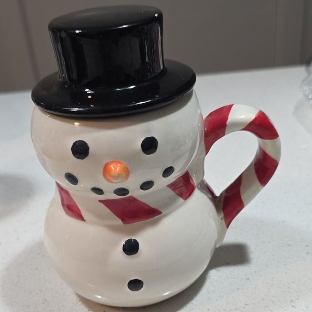 Snowman Mug 8oz Ceramic Novelty Mug w/ Lid Red White Black Hat